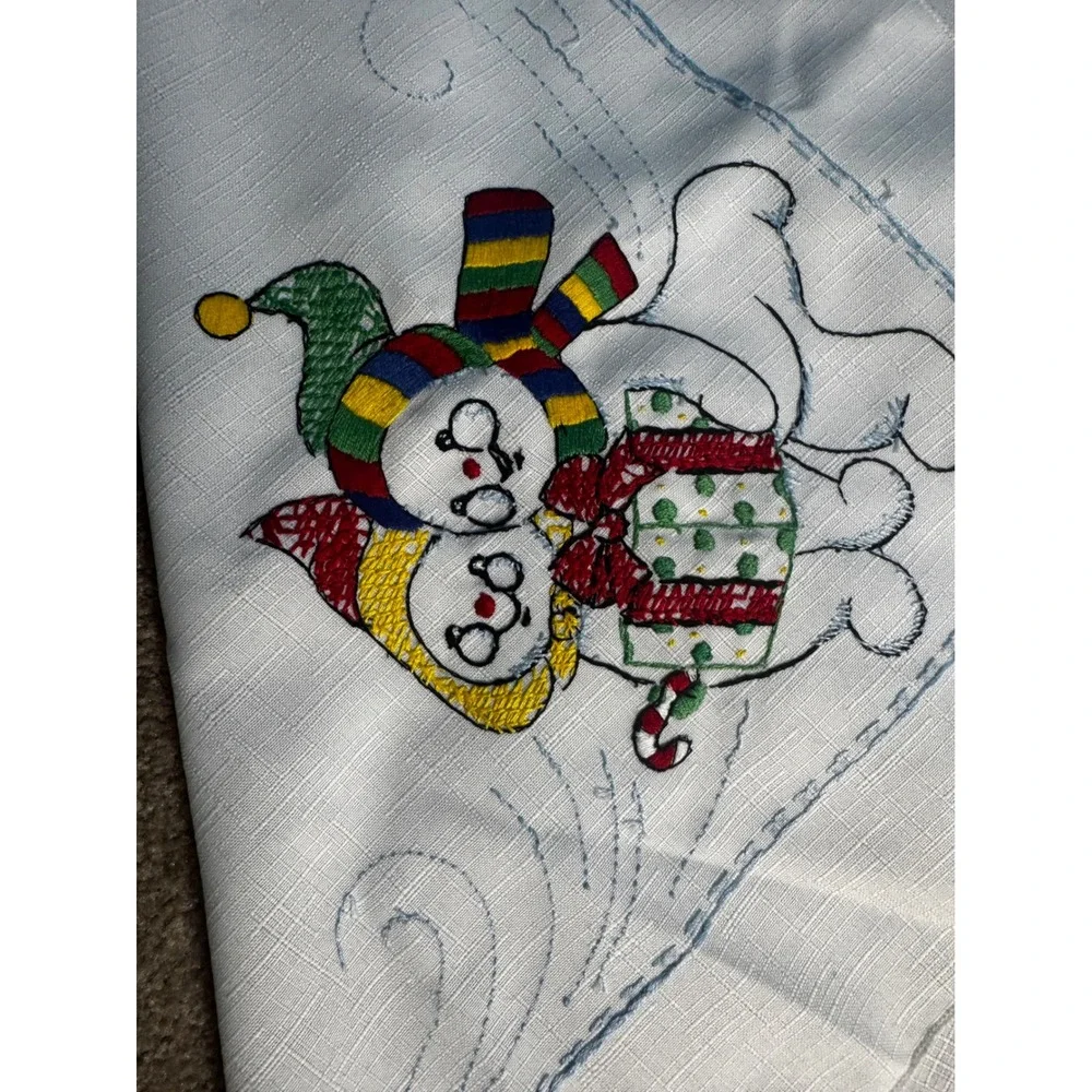 Unbranded Tablecloth Unisex 48x72 White Excellent Embroidered‎ Snowman Winter